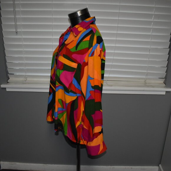 True Destinations Resortwear Set (Button up Shirt and Elastic Waist Shorts) - Picture 4 of 7